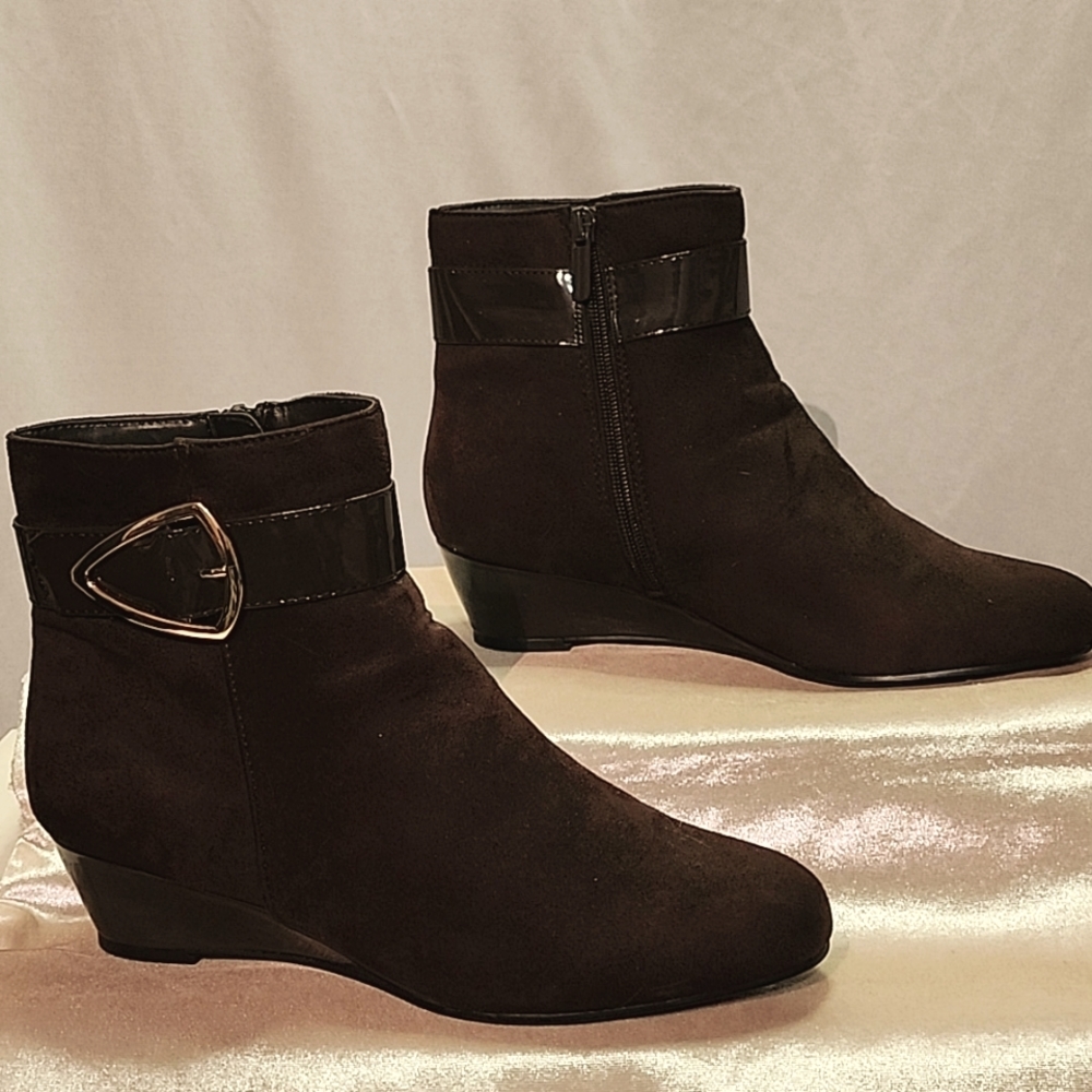 Women's EUC Brown Ankle Boots size 8M